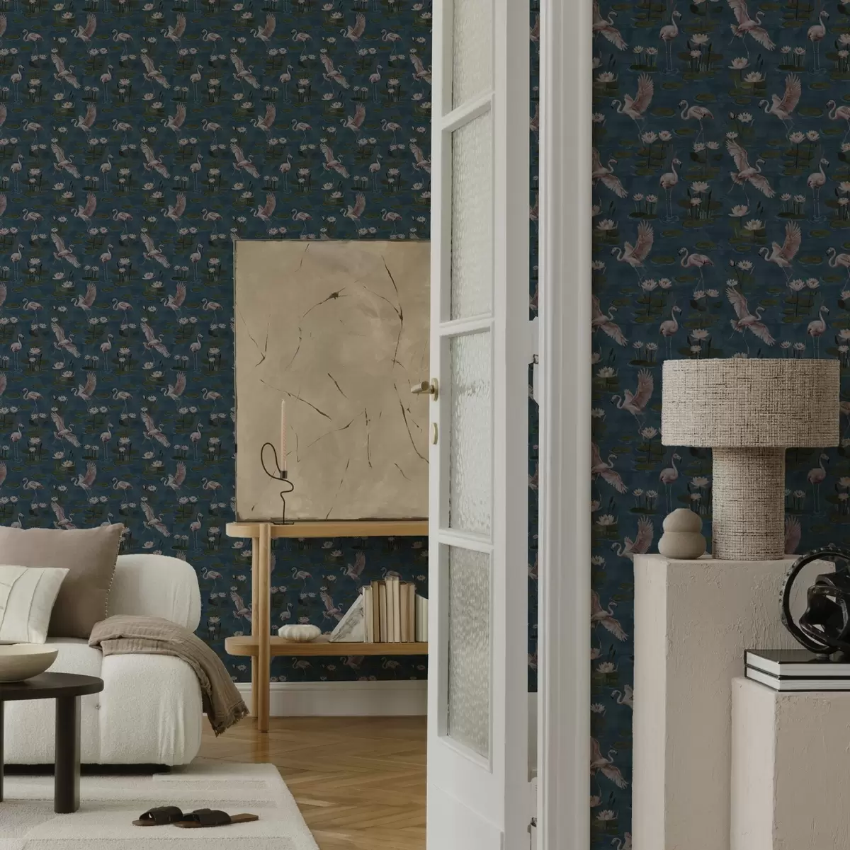 Papel pintado Flamenco entre nenúfares, escena tropical sobre fondo azul marino a00237
