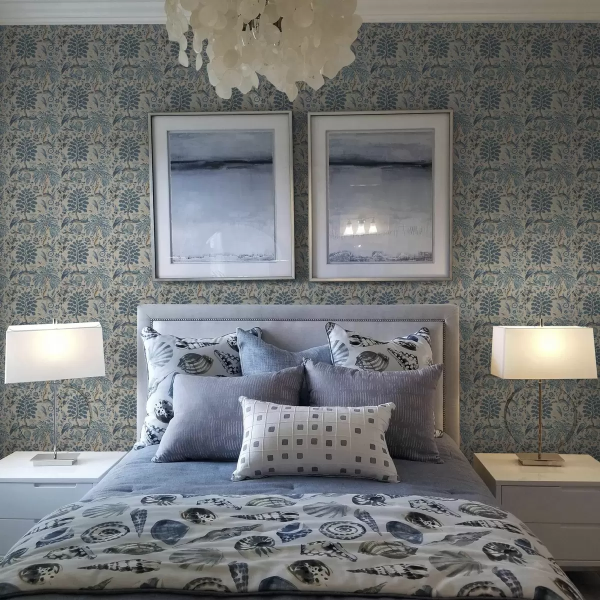 Papel pintado Toile de Jouy con pájaros azules y árboles tropicales a00382