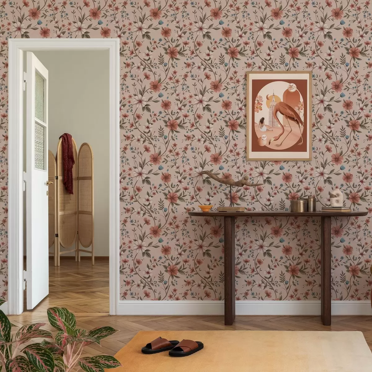 Papel pintado Flores y follaje de color rosa coral sobre fondo rosa empolvado a00667