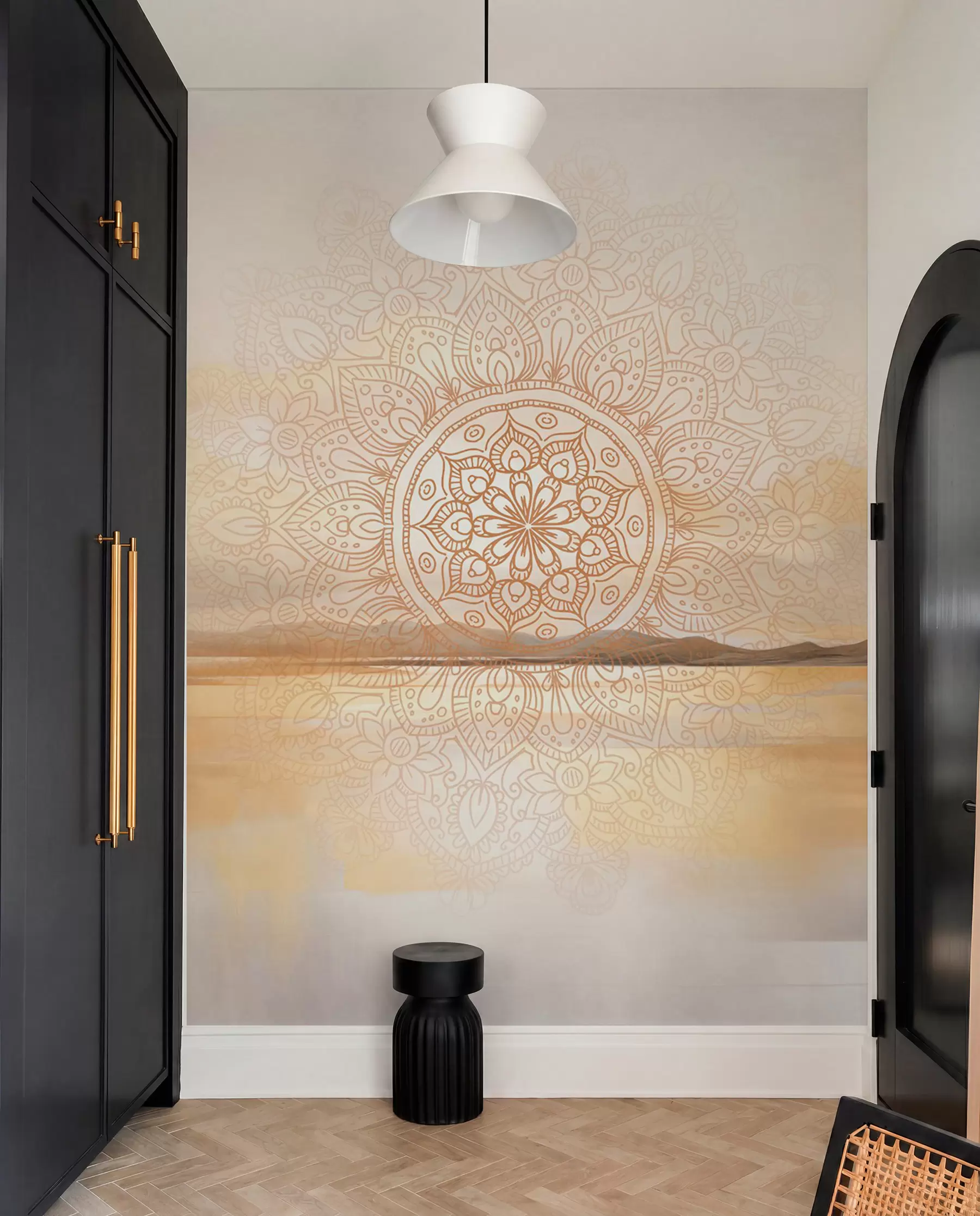 murales de pared Diseño mandala simétrico con textura superpuesto a un paisaje con mar, colinas y cielo, en suaves colores pastel w09491