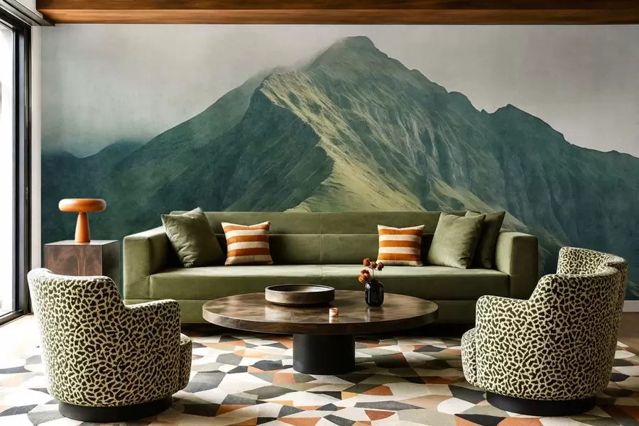 murales de pared Malaquita de montaña con laderas verdes y una cima envuelta en una suave bruma w05820