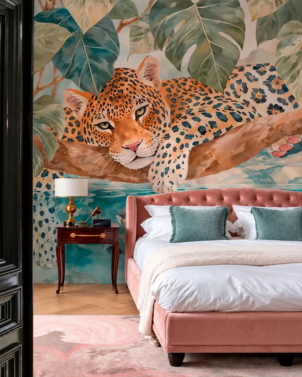 murales de pared Un leopardo en una rama sobre el agua con peces de colores w05954