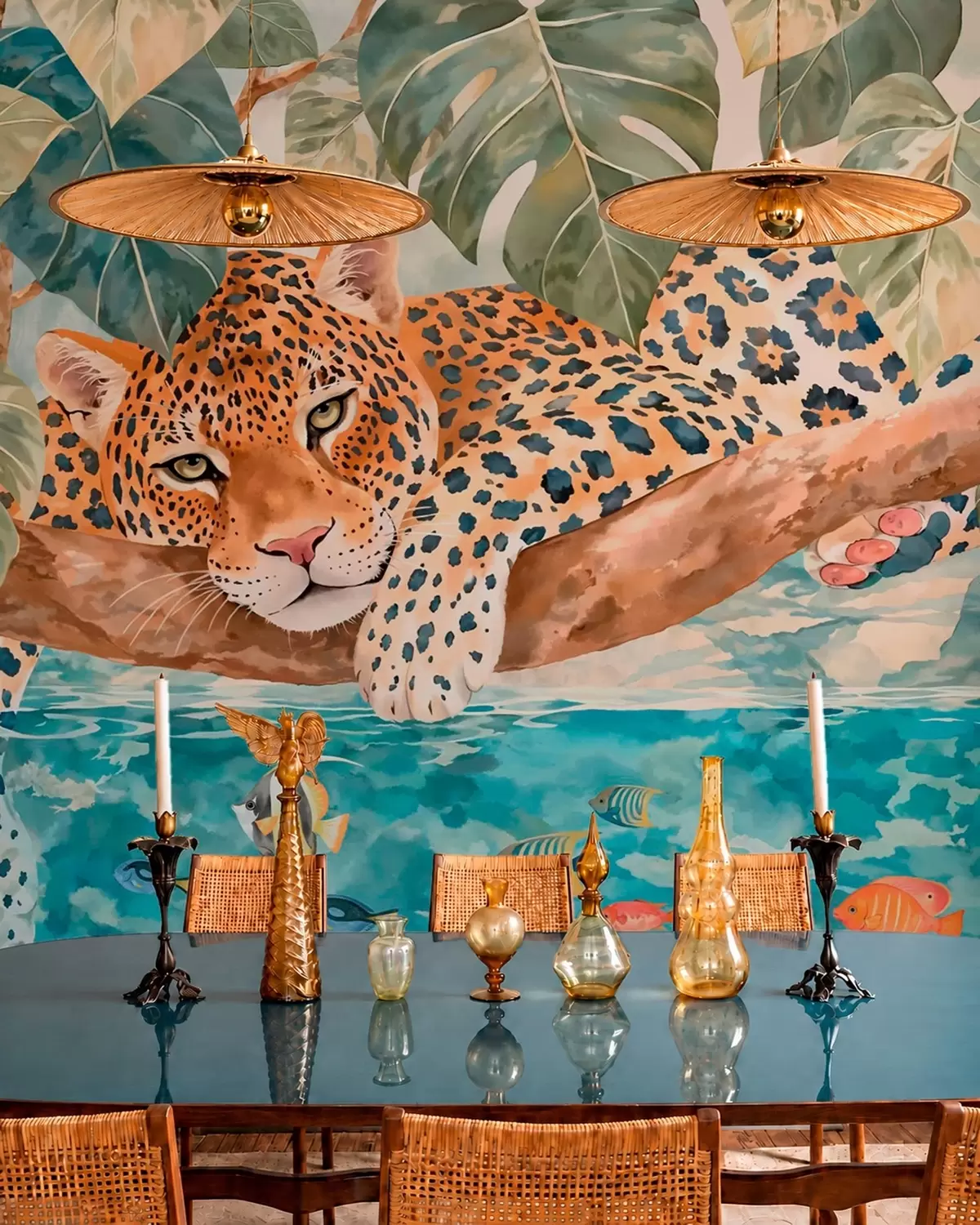 murales de pared Un leopardo en una rama sobre el agua con peces de colores w05954